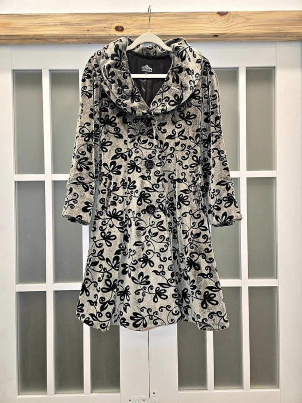 ANGE Floral Trench Coat in Gray & Black Size Large Like New